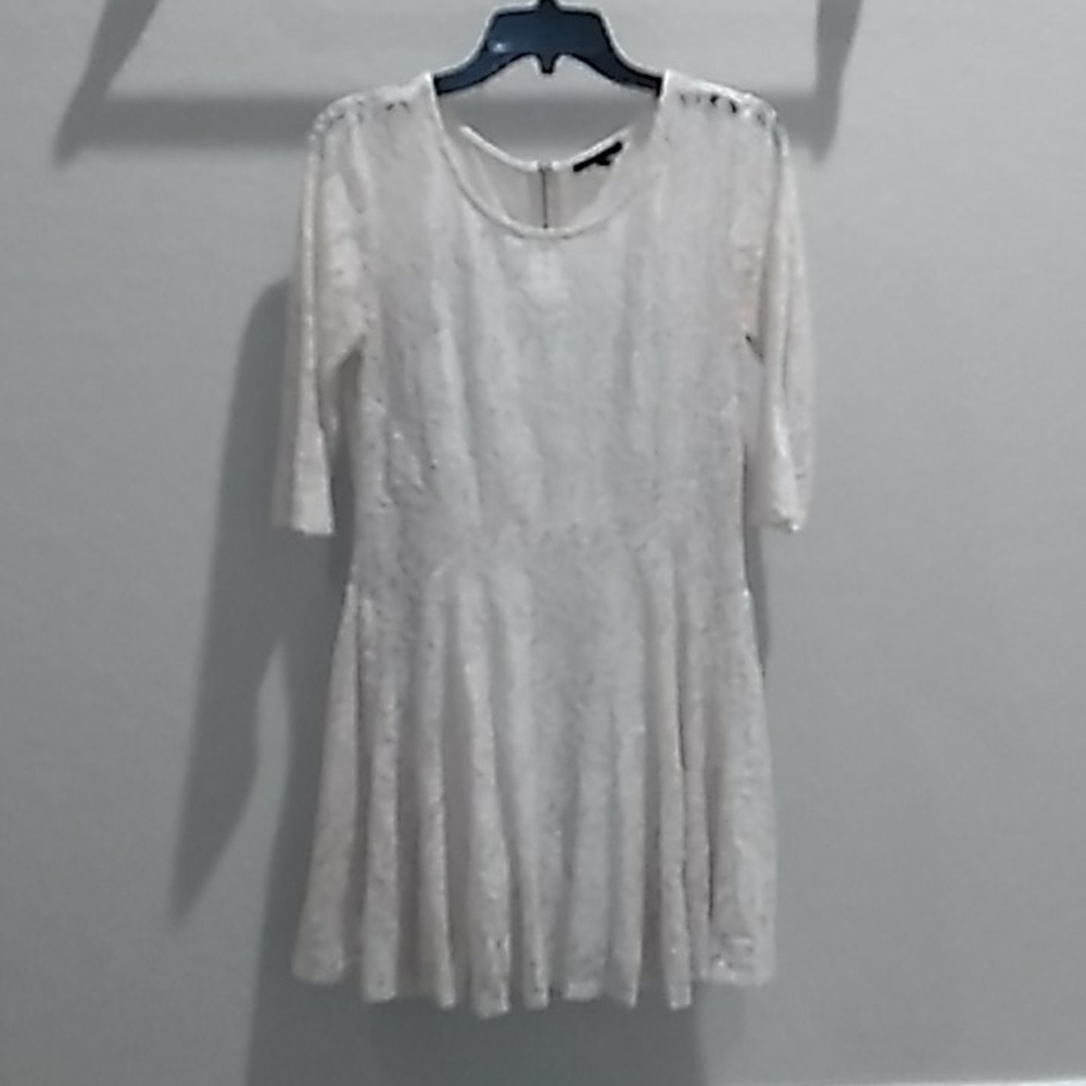 ⚡ WHITE LACE QUARTER SLEEVE DRESS